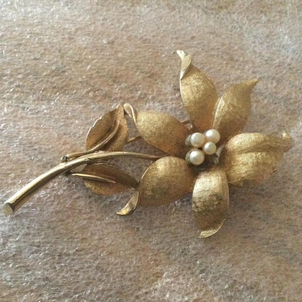 Vintage Coro flower pin